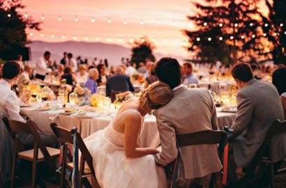boda romántica novios mesa