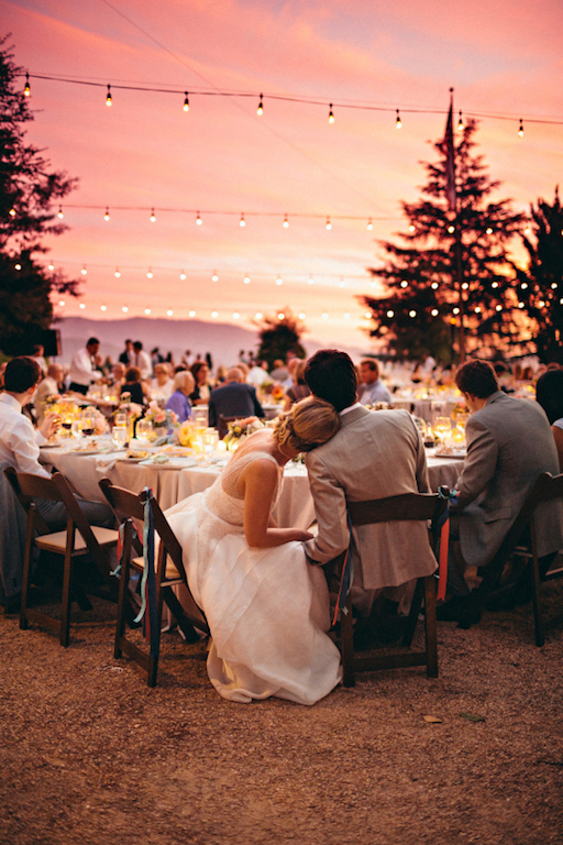boda romántica novios mesa