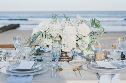 mesa boda en azul cielo
